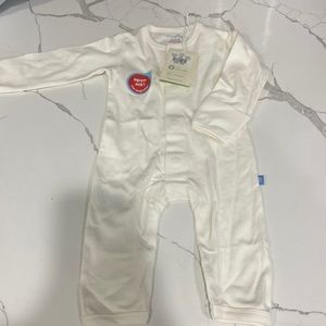 Magnetic me. Simply. NWT.